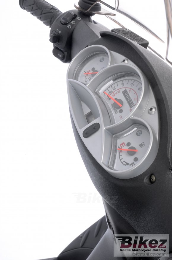2011 Benelli Velvet 125 photo